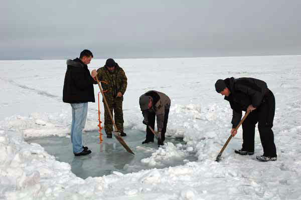 Владивосток. Подледные погружения. Закрытие зимнего сезона 2007.